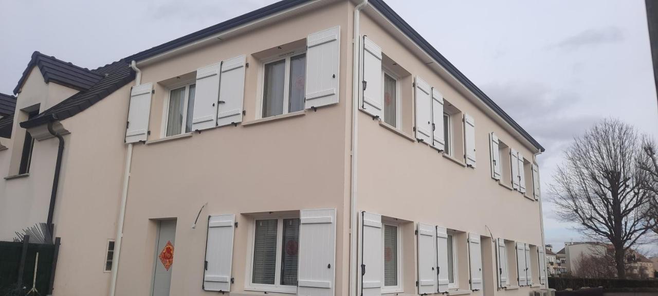 Studio Parking Gratuit Sur Place Claye Souilly מראה חיצוני תמונה